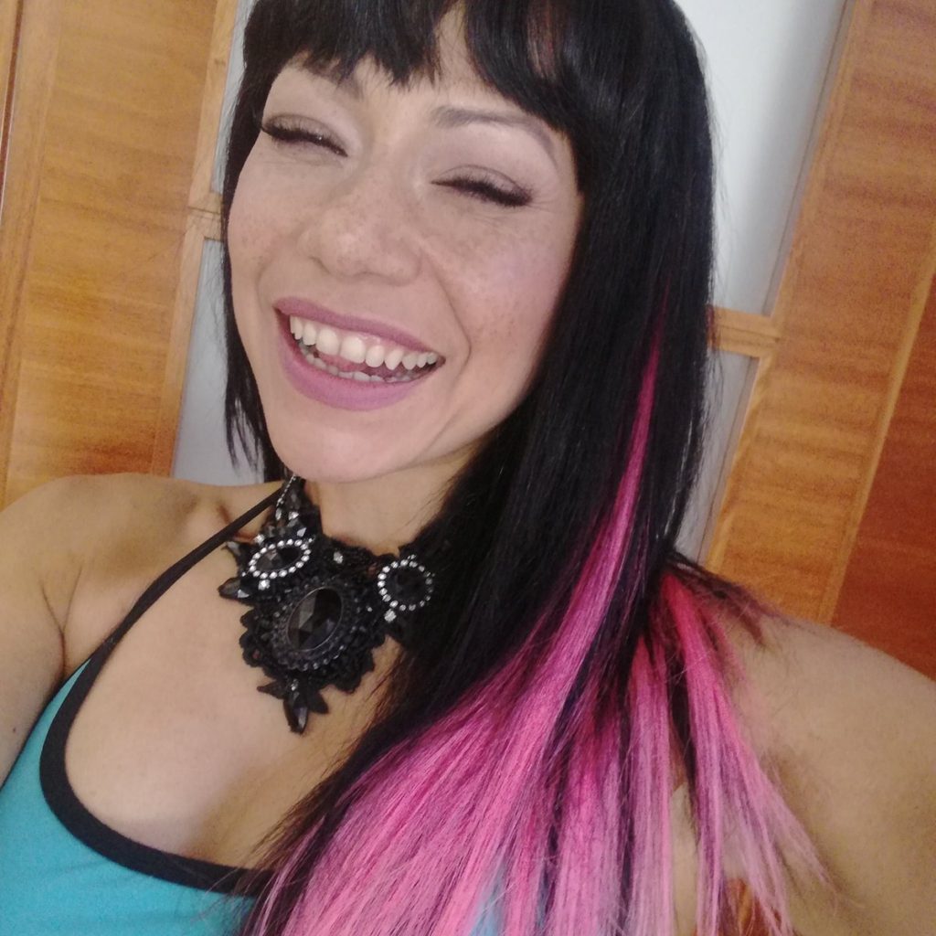 smiling Lara Tinelli