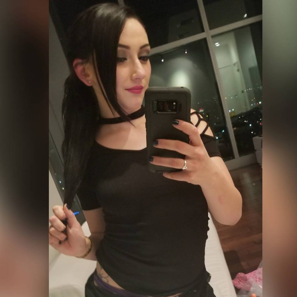 Cherry Pimp pornstar Mandy Muse takes selfie