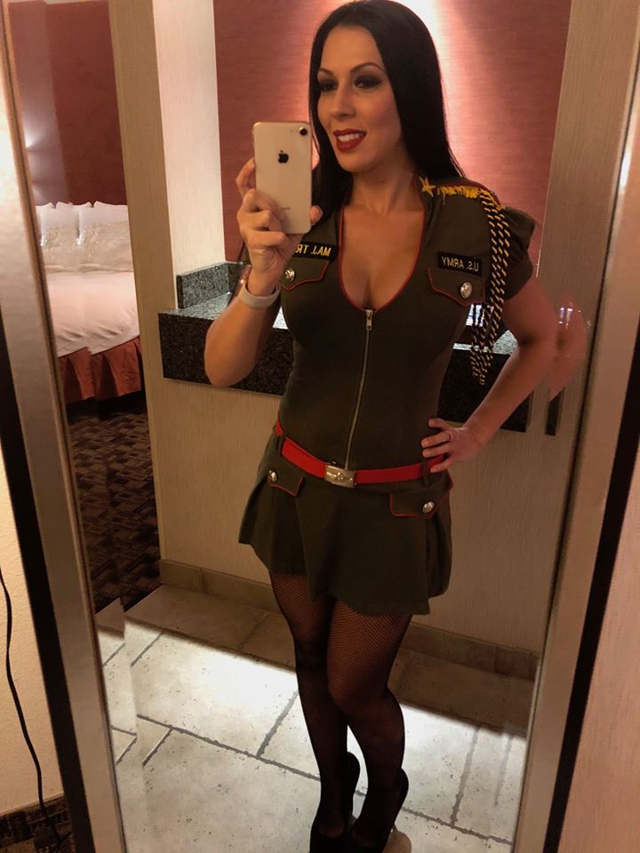 Rachel Starr in army uniform takes selfie