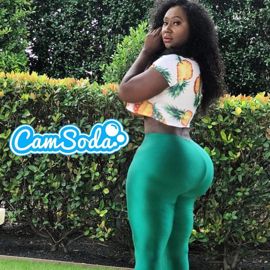 Camsoda.com camgirl Gabriel Fox aka Black Gabby Doll in leggings